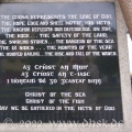 Tafel am Denkmal, teils Englisch - teils Gälisch
