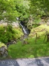 Ein Wasserfall am Kylemore Lake