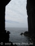 Blick aus der Höhle aufs Meer