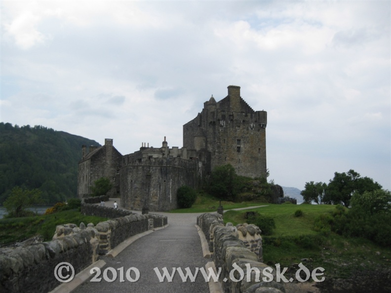 086_Eilean_Donan_Castle_von_der_Bruecke_aus.jpg