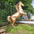 Ein goldenes Pferd