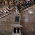Eine Art Denkmal im Treppenhaus